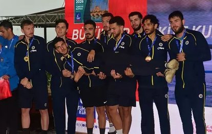 Fenerbahçe, Büyükler Türkiye Kupası Kürek Yarışları'nda kadın ve erkeklerde birinci oldu!