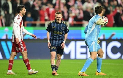 "Fenerbahçe ve Antalyaspor, Heyecan Dolu Maçta 2-2'lik Beraberliği Paylaştı"