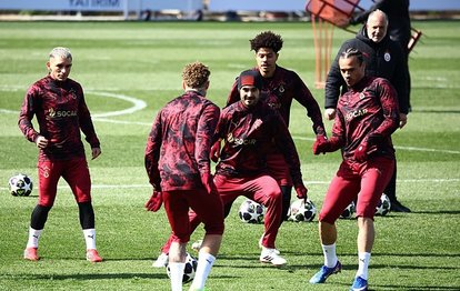 "Galatasaray, Liverpool Mücadelesi Öncesi Metin Oktay Tesisleri'nde Son Antrenmanını Yaptı"