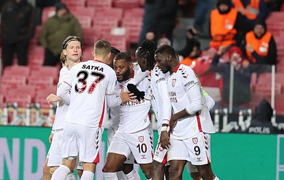 "Samsunspor, UEFA Konferans Ligi'nde 4-0'lık Farkla Şok Galibiyet Elde Etti!"